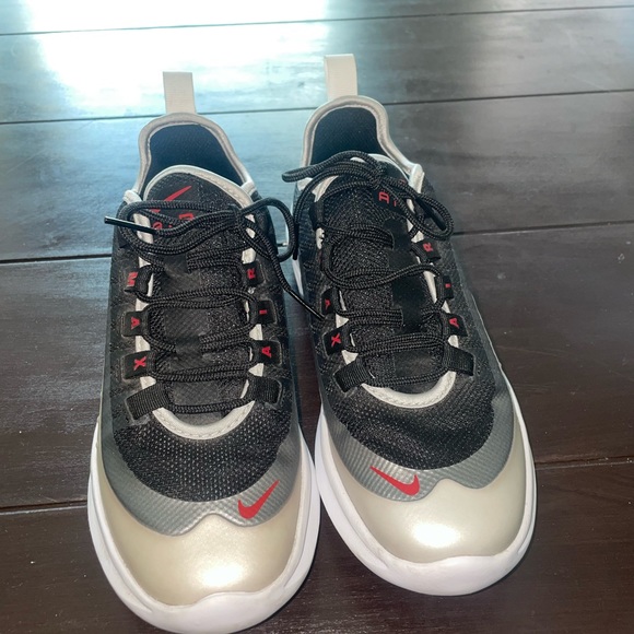 Nike AirMax Axis size 5 youth 7 womens. - Picture 3 of 4